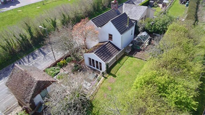 3 Bedroom Semi Detached House For Sale In Tingewick Road, Buckingham, MK18