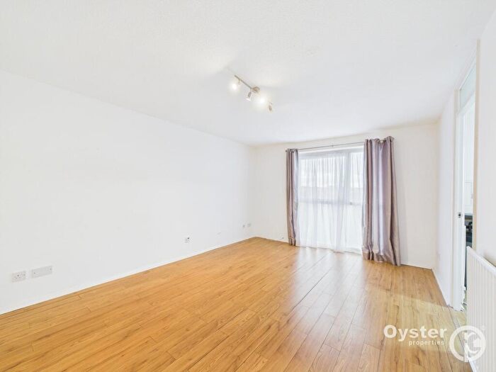 2 Bedroom Apartment To Rent In Shurland Avenue, Barnet, EN4