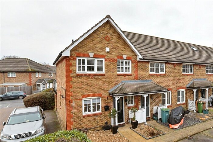 3 Bedroom End Terrace House For Sale In Greenacre Place, Wallington, Surrey, SM6