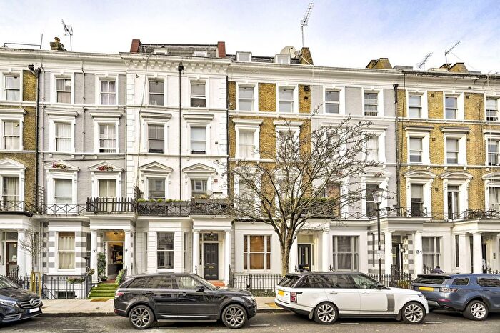 2 Bedroom Flat For Sale In Collingham Place, Earls Court, London, SW5