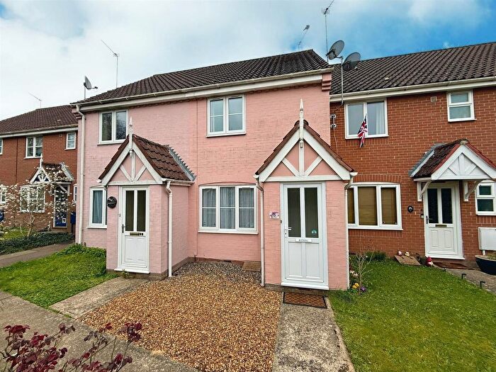 2 Bedroom Terraced House For Sale In The Street, Acle, NR13