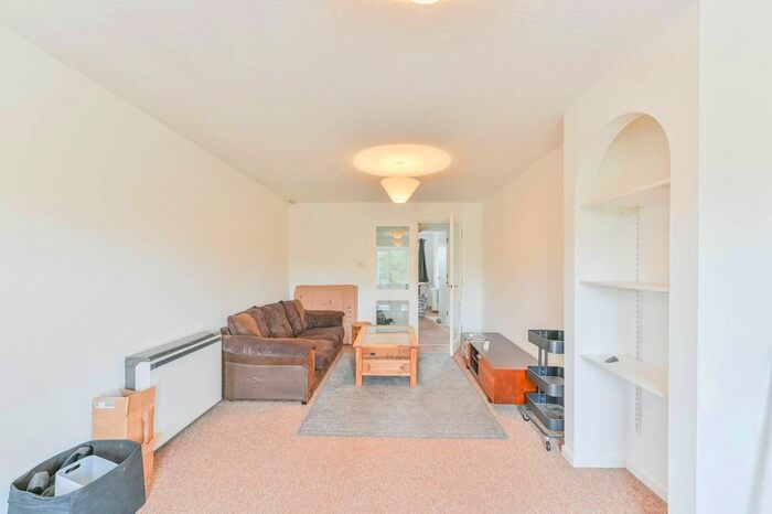 2 Bedroom Flat To Rent In Acton, Acton, London, W3