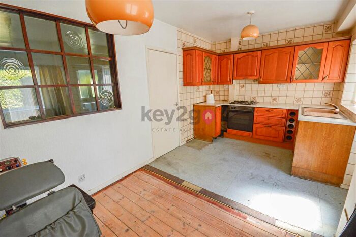 3 Bedroom Semi-Detached House For Sale In Haxby Place, Sheffield, S13