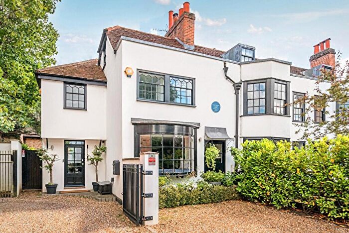 4 Bedroom Semi-Detached House For Sale In High Street, Esher, KT10