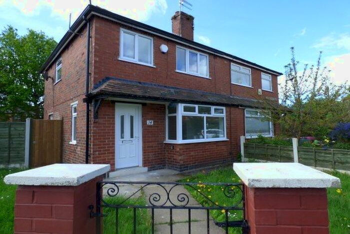 3 Bedroom Property To Rent In Windermere Drive, Bury, BL9