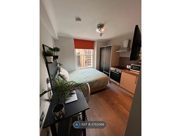 Studio To Rent In Leinster Square, London, W2