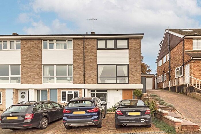 4 Bedroom Property To Rent In Kelvedon Close, Kingston Upon Thames, KT2