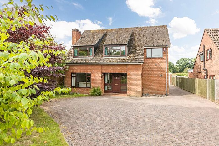 4 Bedroom Detached House To Rent In Kennylands Road, Sonning Common, RG4