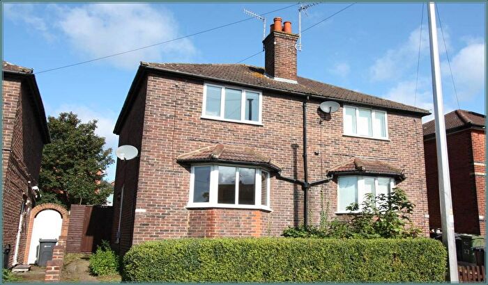 3 Bedroom Property To Rent In Barrack Road, Guildford, Surrey, GU2