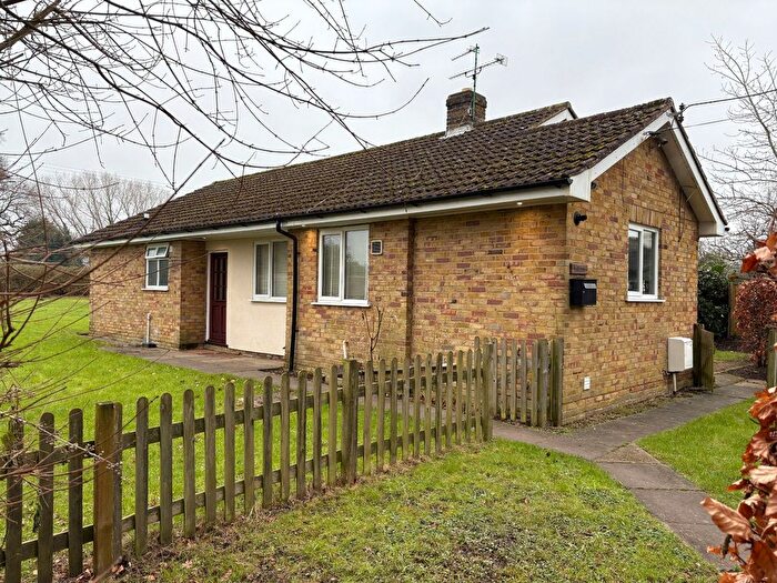 3 Bedroom Bungalow To Rent In Billingbear Lane, Binfield, Bracknell, Berkshire, RG42