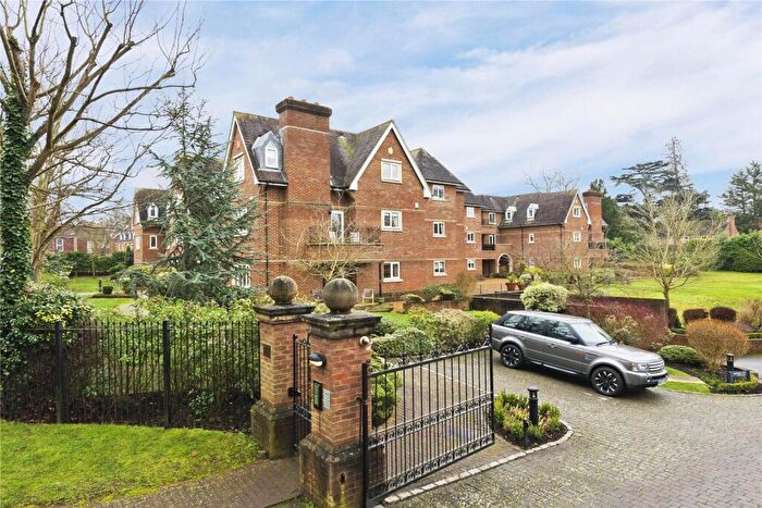 3 Bedroom Flat For Sale In Churchfields Avenue, Weybridge, Surrey, KT13