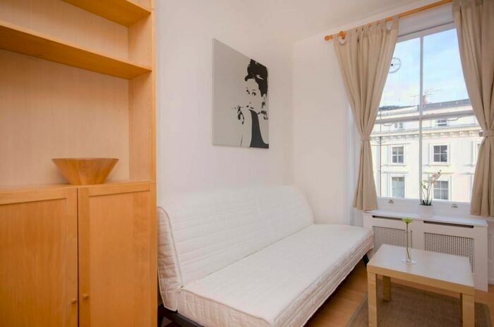 Studio To Rent In Belgrave Road, Pimlico, London, SW1V