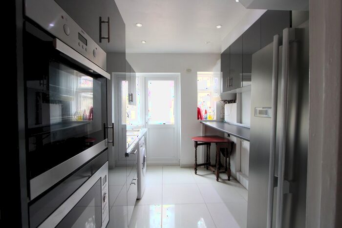 4 Bedroom End Of Terrace House To Rent In Holdernesse Road, London, SW17