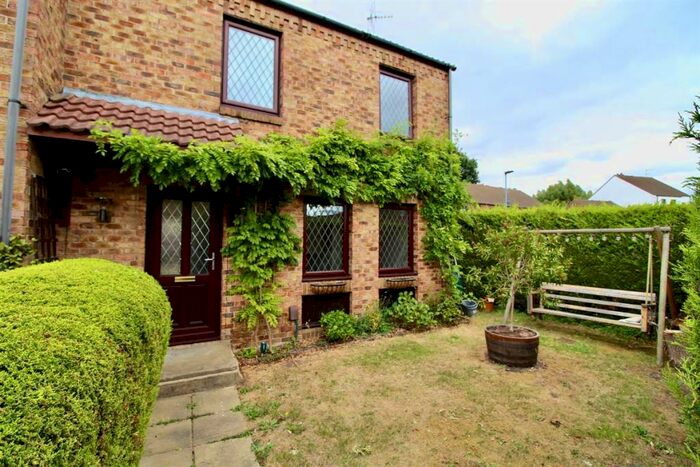 3 Bedroom End Of Terrace House To Rent In Whiston Close, Paston, Peterborough, PE4