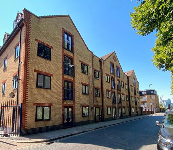 1 Bedroom Flat To Rent In Albert Road, London, E16