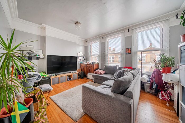 3 Bedroom Flat For Sale In Muirkirk Road, London, SE6