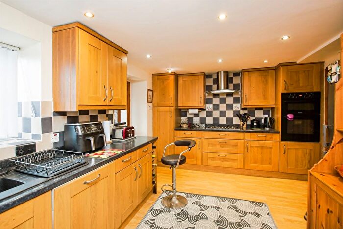 3 Bedroom Cottage For Sale In Upper Kell, Halifax, HX2