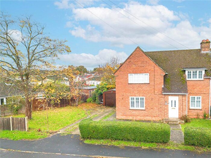 3 Bedroom Semi Detached House For Sale In Westfield Road, Thatcham, Berkshire, RG18