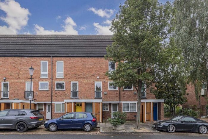 2 Bedroom Maisonette To Rent In Bartle Road, London, W11