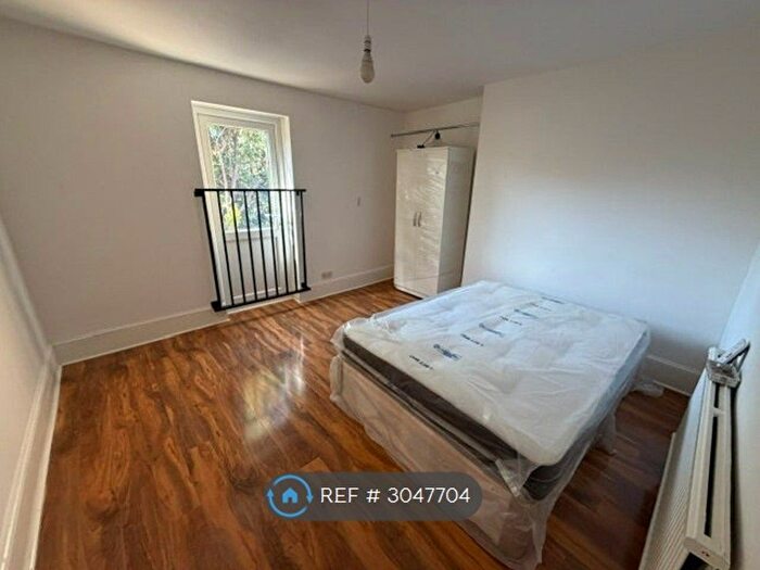 6 Bedroom Semi-Detached House To Rent In Vaughan Road, Brixton, Camberwell, Denmark Hill, SE5
