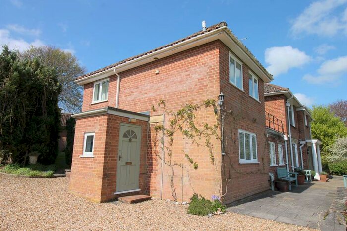 1 Bedroom Ground Flat To Rent In Coombe Bissett - Homington Road, SP5