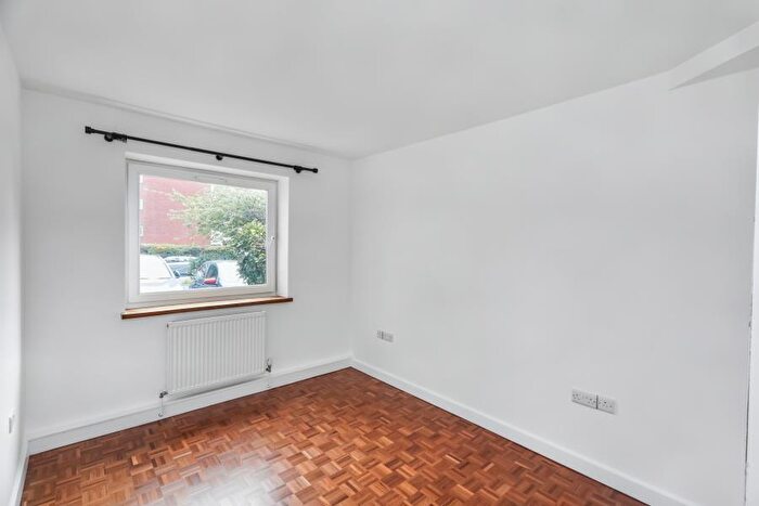 2 Bedroom Apartment To Rent In Grove Road, Surbiton, KT6