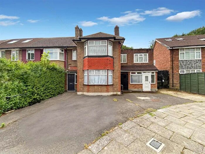 4 Bedroom Semi Detached House For Sale In Felborn Road, Greenford, UB6