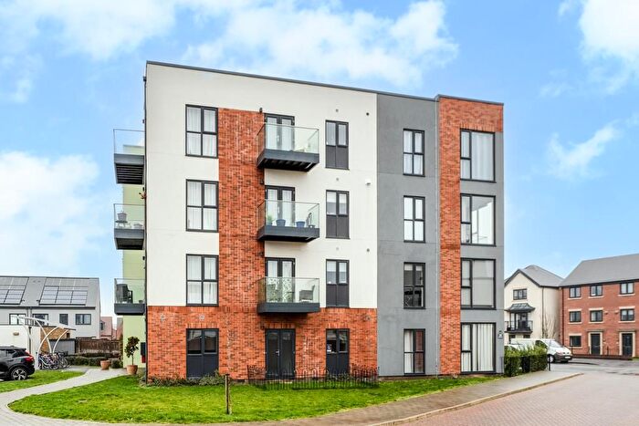 2 Bedroom Flat For Sale In The Avenue, Priors Hall, NN17