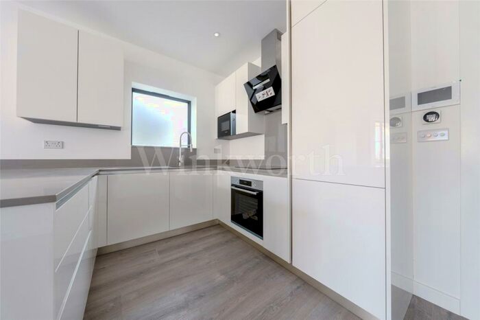 2 Bedroom Apartment To Rent In Hoop Lane, London, NW11