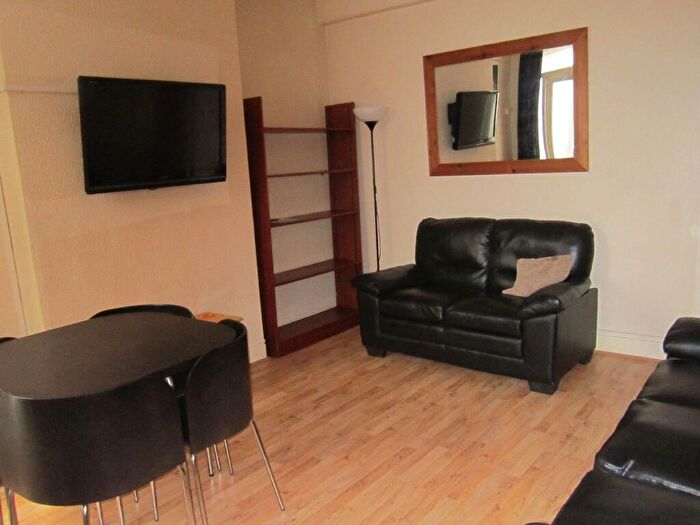 6 Bedroom House To Rent In Warwards Lane, Selly Park, Birmingham, West Midlands, B29