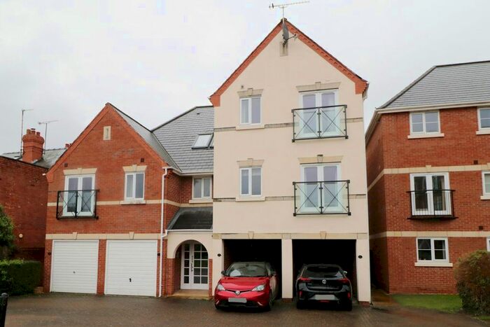 2 Bedroom Flat To Rent In Eden Court, Whitecross, HR4