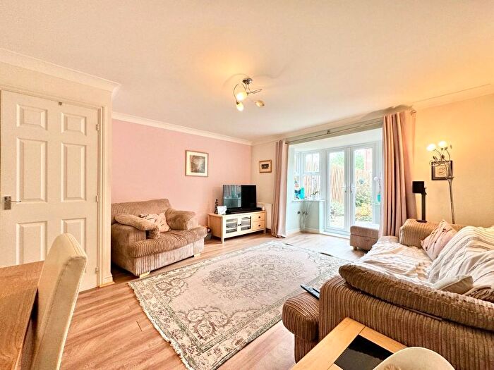 3 Bedroom Town House For Sale In Woodhead View, Jump, Barnsley, S74