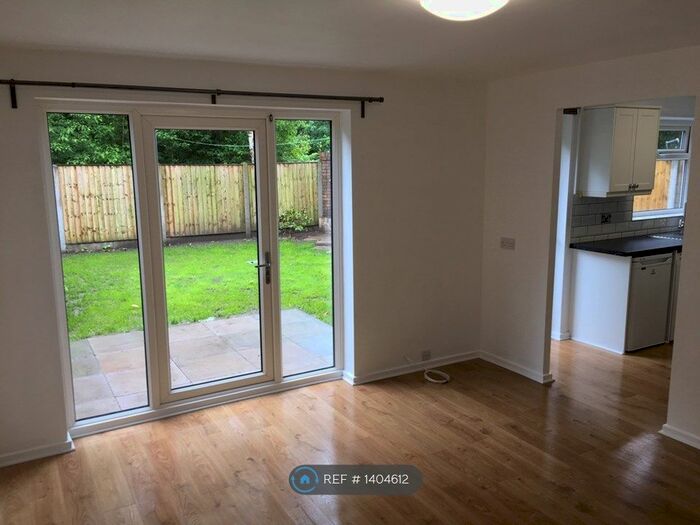 2 Bedroom Flat To Rent In Old Hall, Warrington, WA5