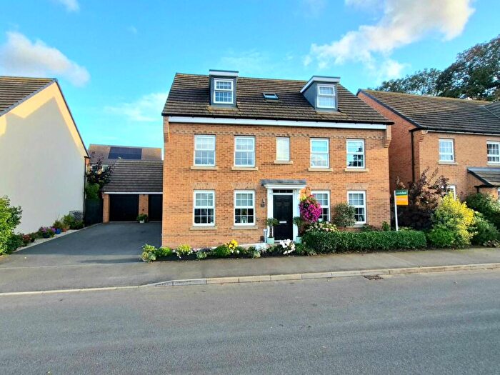 5 Bedroom Detached House For Sale In Line Way, Earls Barton, Northamptonshire, NN6