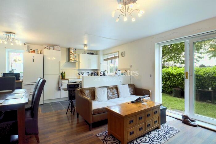 2 Bedroom Flat To Rent In Tideside Court, Harlinger Street, Woolwich, SE18