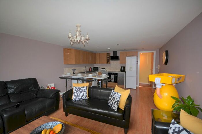 2 Bedroom Flat To Rent In Lakeside Rise, Blackley, M9