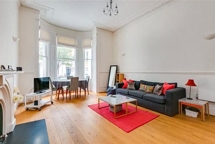 2 Bedroom Flat To Rent In Gloucester Terrace, Paddington, London, W2