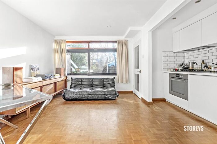 1 Bedroom Apartment For Sale In Gore Road, Victoria Park Village, London, E9