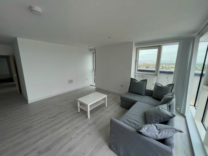 3 Bedroom Flat To Rent In Prince Regent Road, Hounslow, TW3