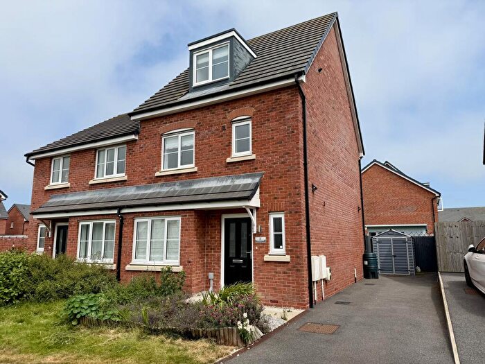 4 Bedroom Semi Detached House For Sale In Dunnock Avenue, Blackpool, FY5