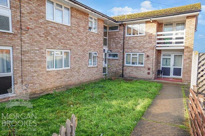 2 Bedroom Flat To Rent In Church Parade, Canvey Island, SS8