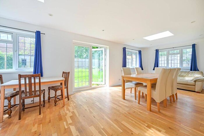 7 Bedroom Detached House To Rent In Aldershot Road, Guildford, Guildford, GU2