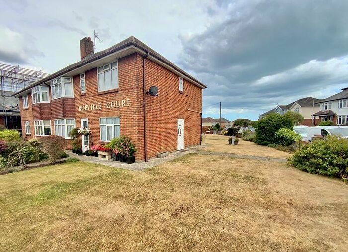 Houses for sale & to rent in BH7 6DA, Gloucester Road, East