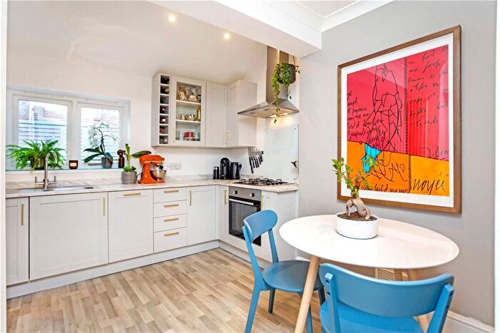 1 Bedroom Flat To Rent In Macfarlane Road, Shepherds Bush, W12