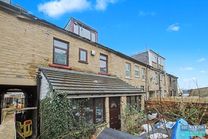 3 Bedroom House For Sale In Tichborne Road Bradford, BD5