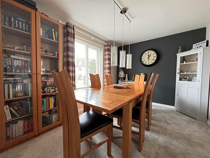 5 Bedroom Detached House For Sale In Newson Road, Swindon, SN25