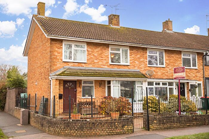 3 Bedroom End Of Terrace House For Sale In Barrington Road, Crawley, RH10