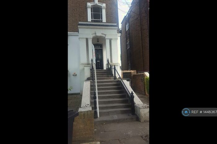 3 Bedroom Flat To Rent In Camden Road, London, NW1