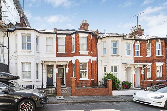 3 Bedroom Property To Rent In The Vineyard, Richmond, TW10