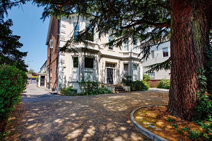 2 Bedroom Apartment For Sale In Warwick Place, Leamington Spa, CV32